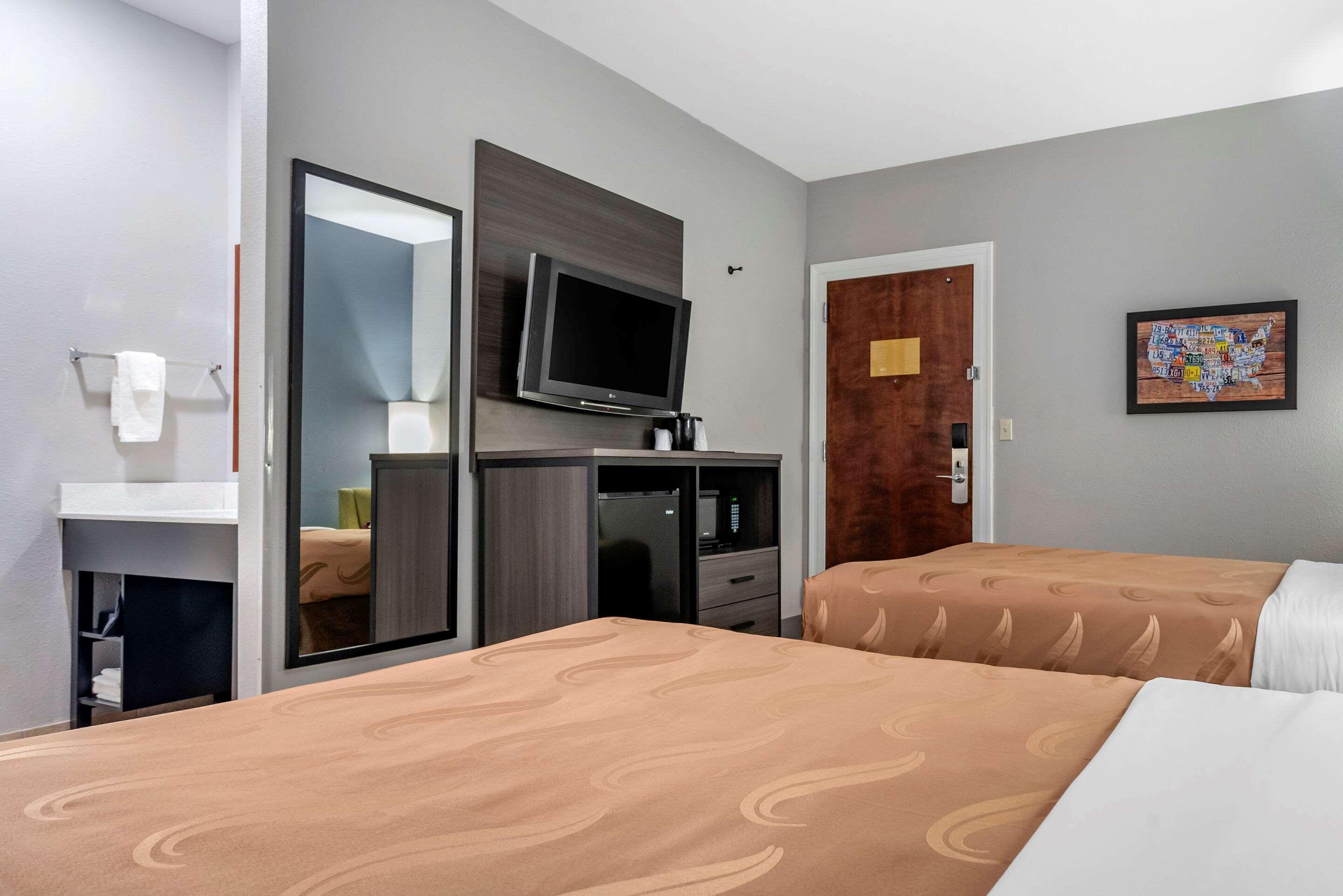 Quality Inn & Suites Demopolis Ngoại thất bức ảnh