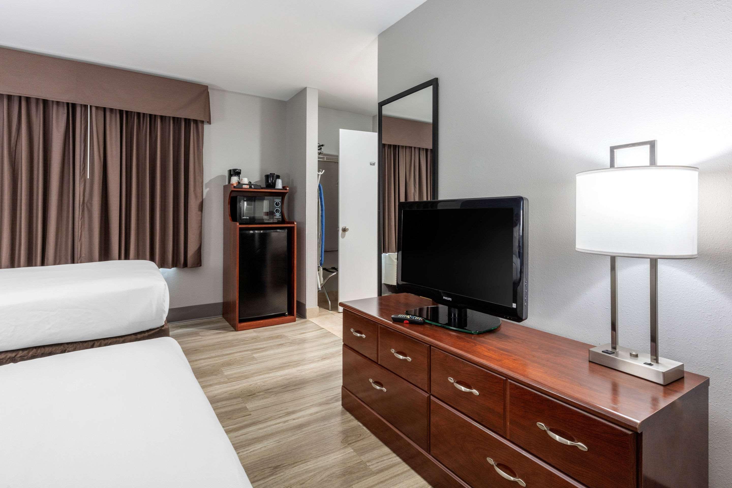 Quality Inn & Suites Demopolis Ngoại thất bức ảnh
