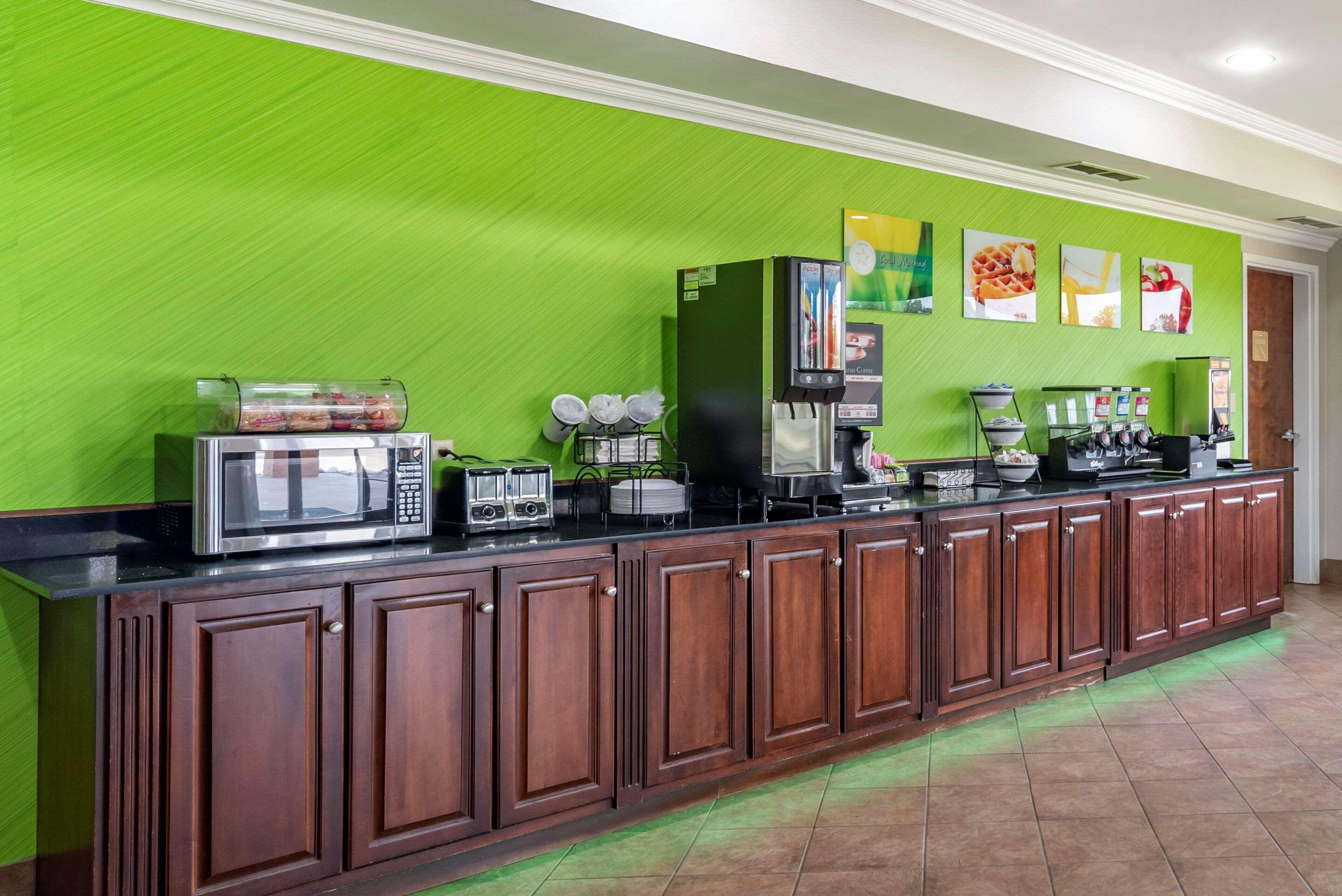 Quality Inn & Suites Demopolis Ngoại thất bức ảnh