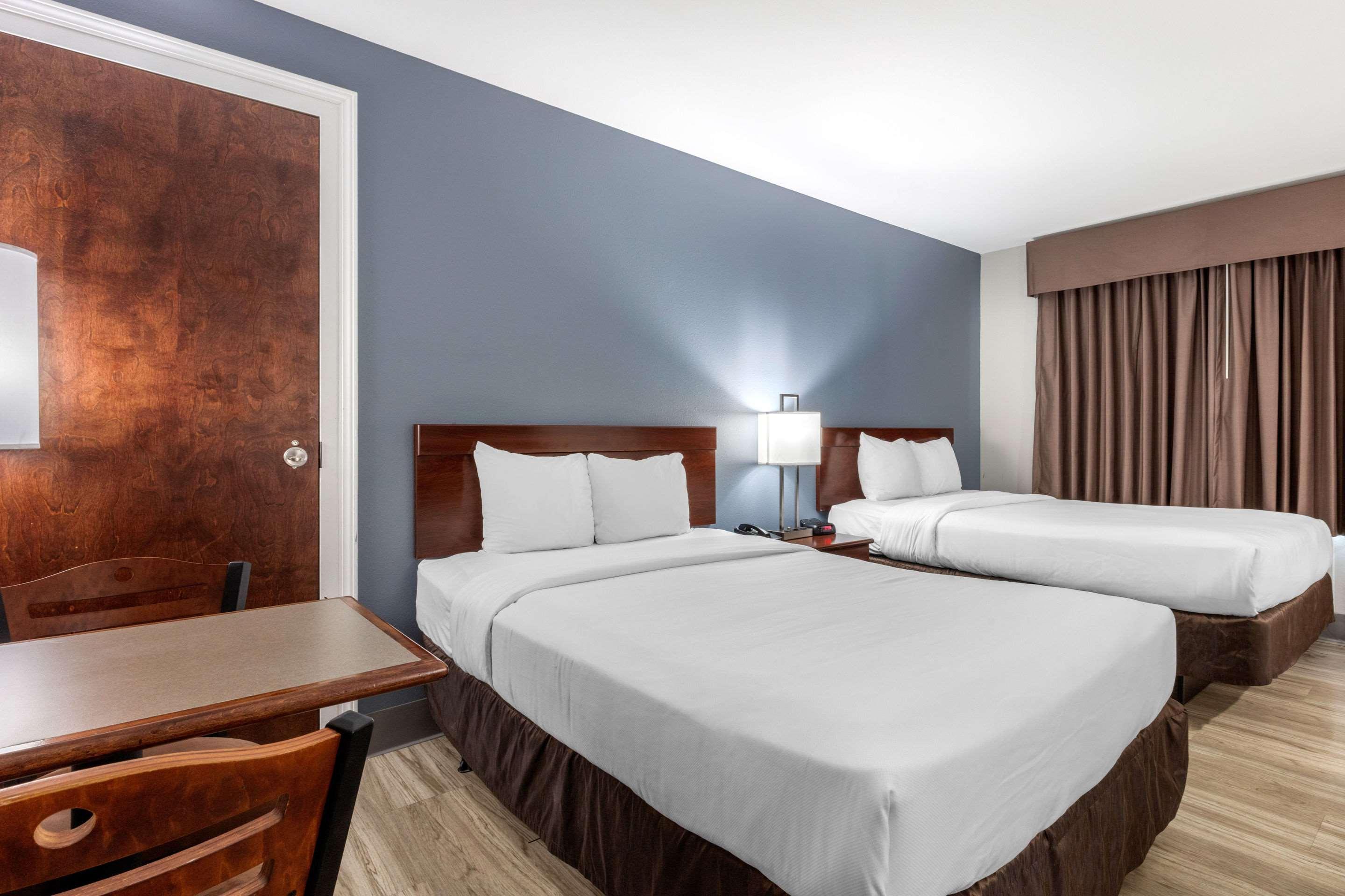 Quality Inn & Suites Demopolis Ngoại thất bức ảnh