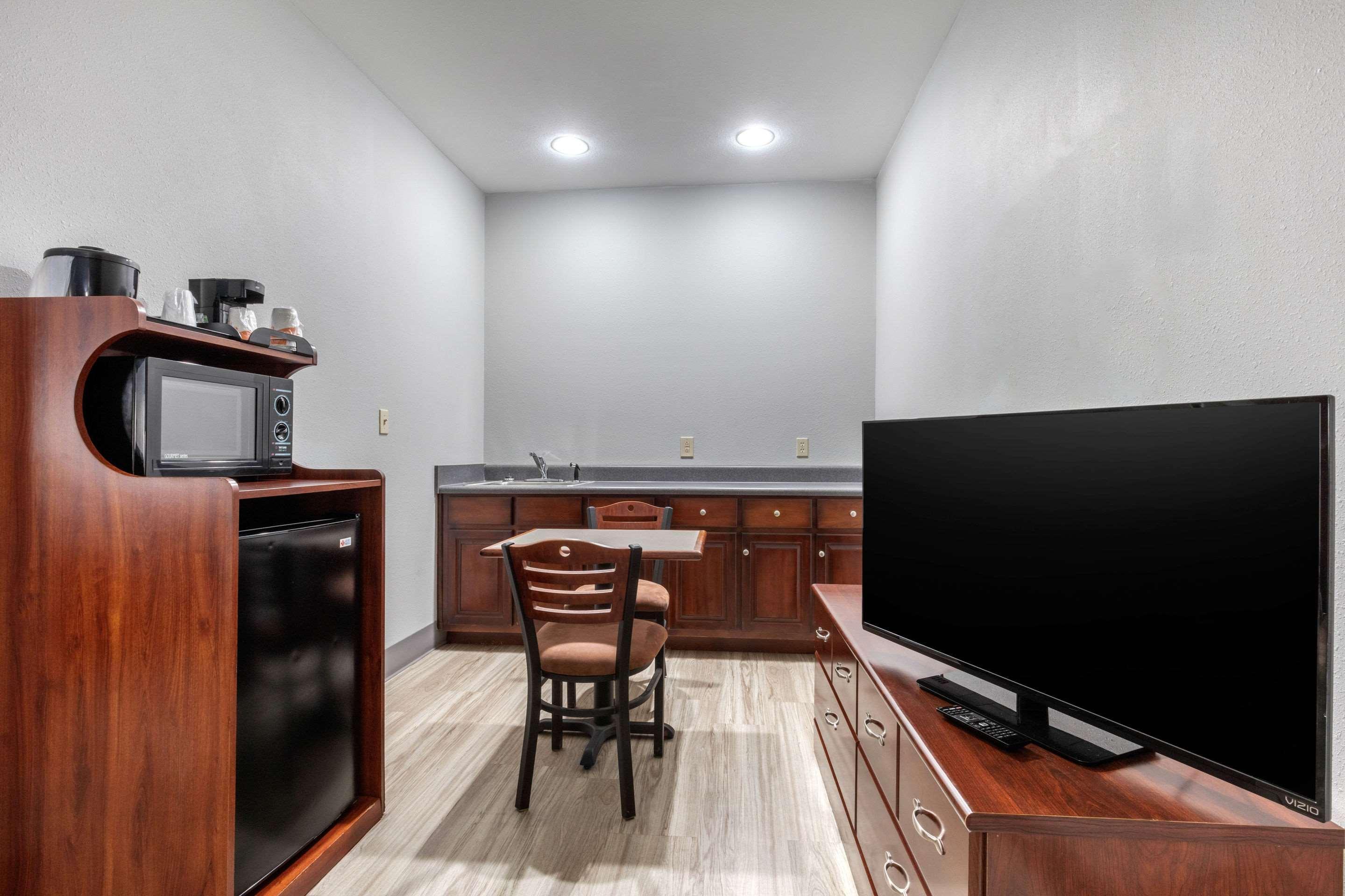 Quality Inn & Suites Demopolis Ngoại thất bức ảnh